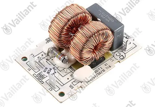 Zwei Spulen auf einer Leiterplatte mit elektronischen Bauteilen, sichtbar ist das Markenlogo von Vaillant.